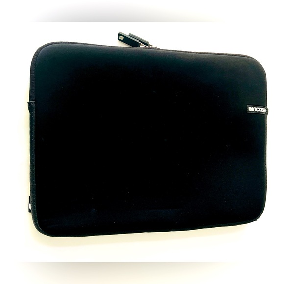 Incase Classic form cushioned case Sleeve.13in laptop.Black - Picture 1 of 11